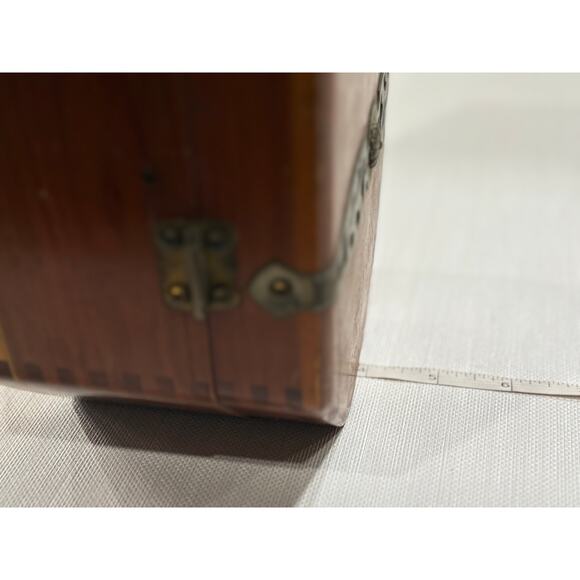 Vintage McGraw Box Company jewelry box, treasure chest w/ mirror blue lining - Picture 3 of 7